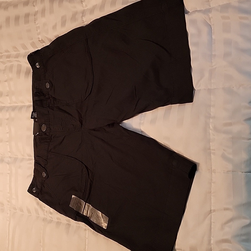 NWT Calvin Klein bermuda length shorts!  Size 10!